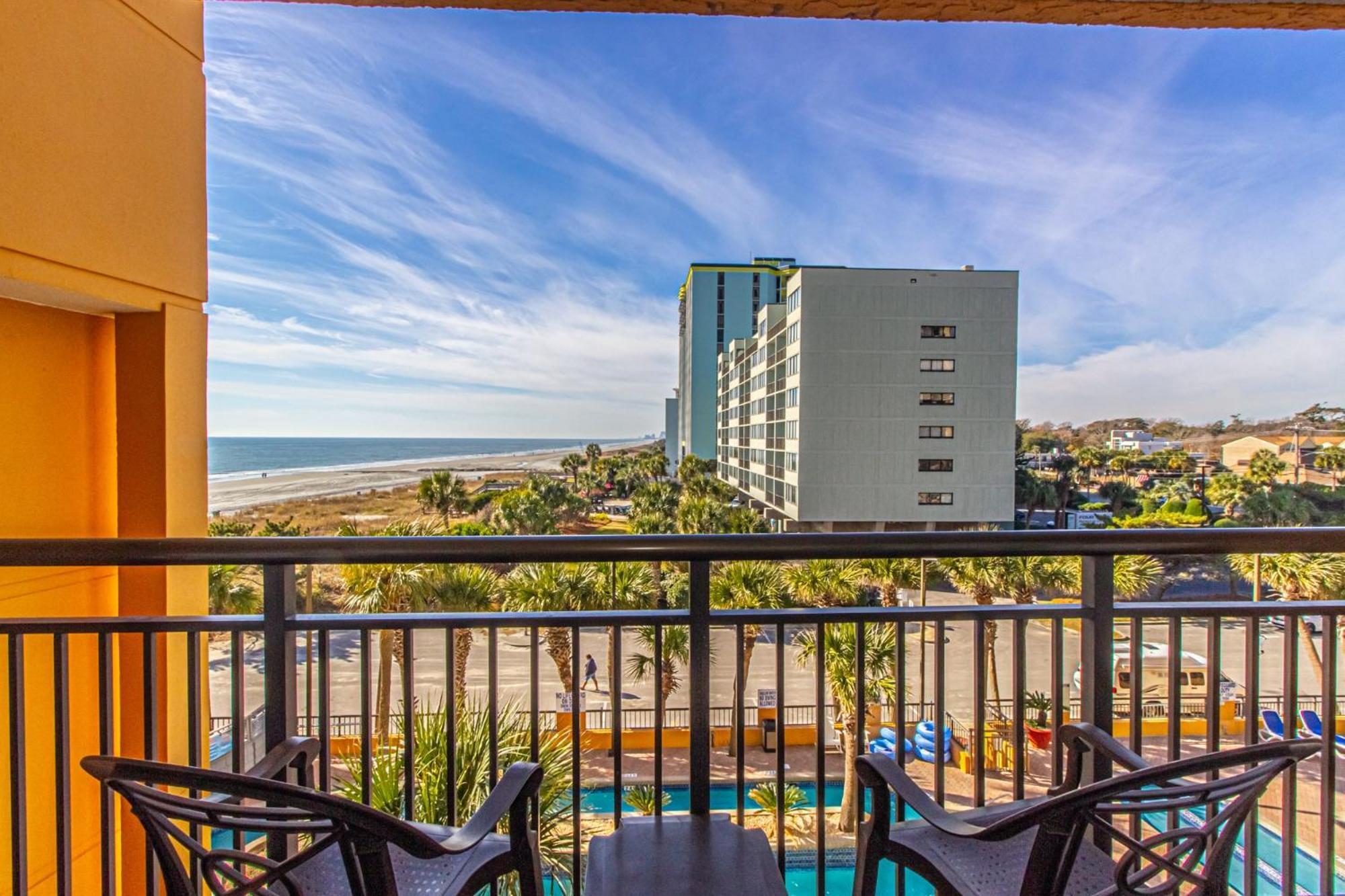 Oversized Ocean View Queen Suite With Beautiful Fireplace And Accents - Sleeps 4 Guests! マートルビーチ 部屋 写真