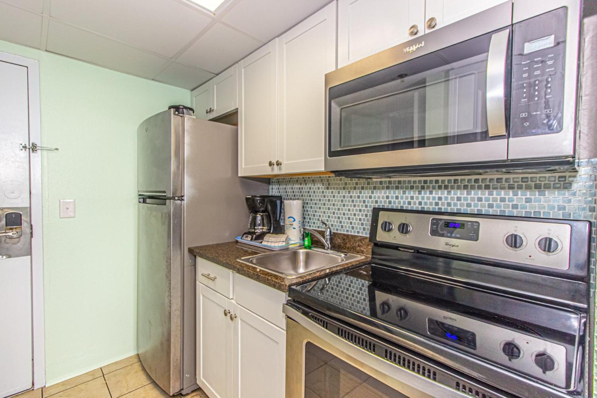 Oversized Ocean View Queen Suite With Beautiful Fireplace And Accents - Sleeps 4 Guests! マートルビーチ 部屋 写真