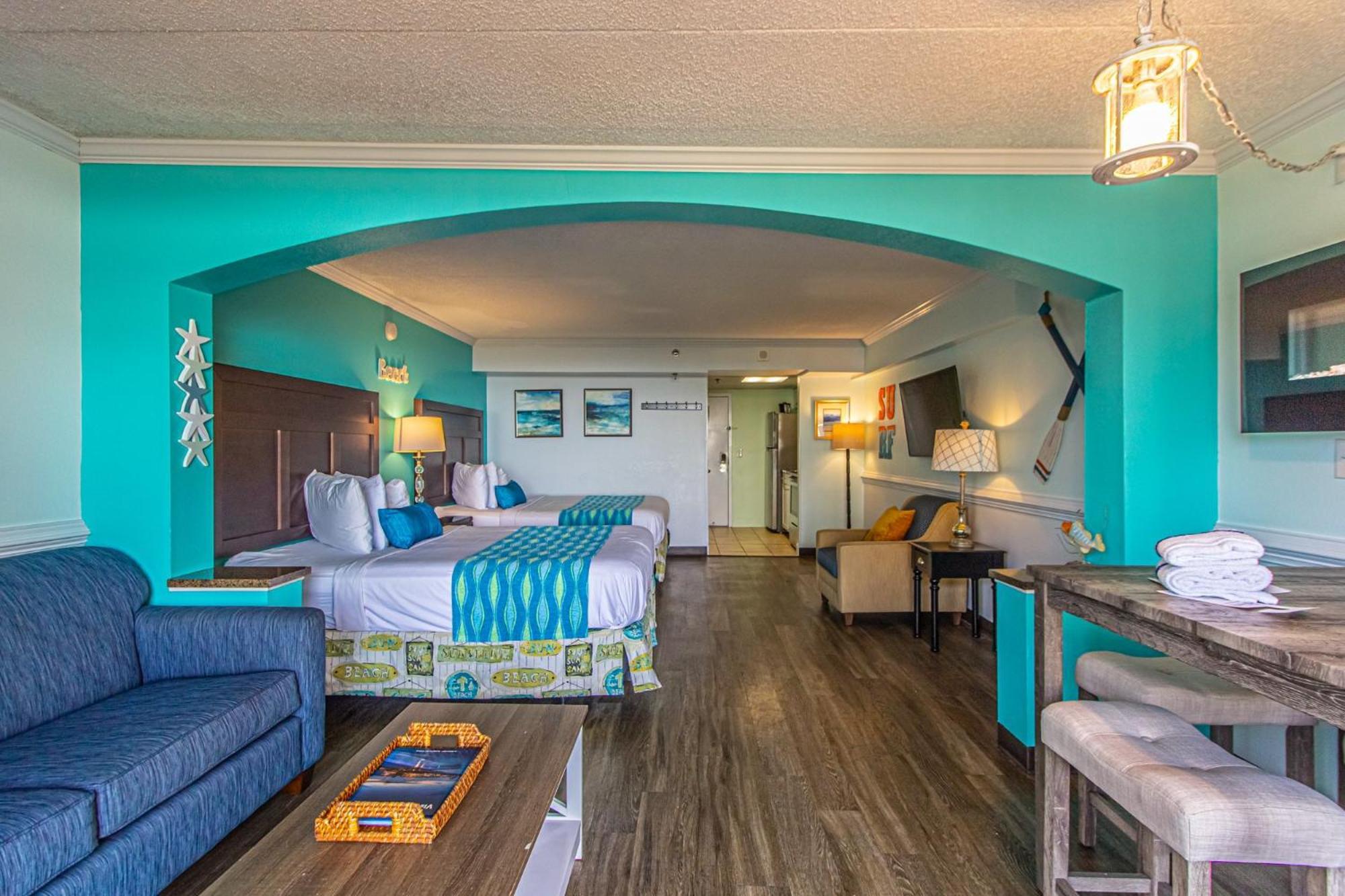 Oversized Ocean View Queen Suite With Beautiful Fireplace And Accents - Sleeps 4 Guests! マートルビーチ 部屋 写真