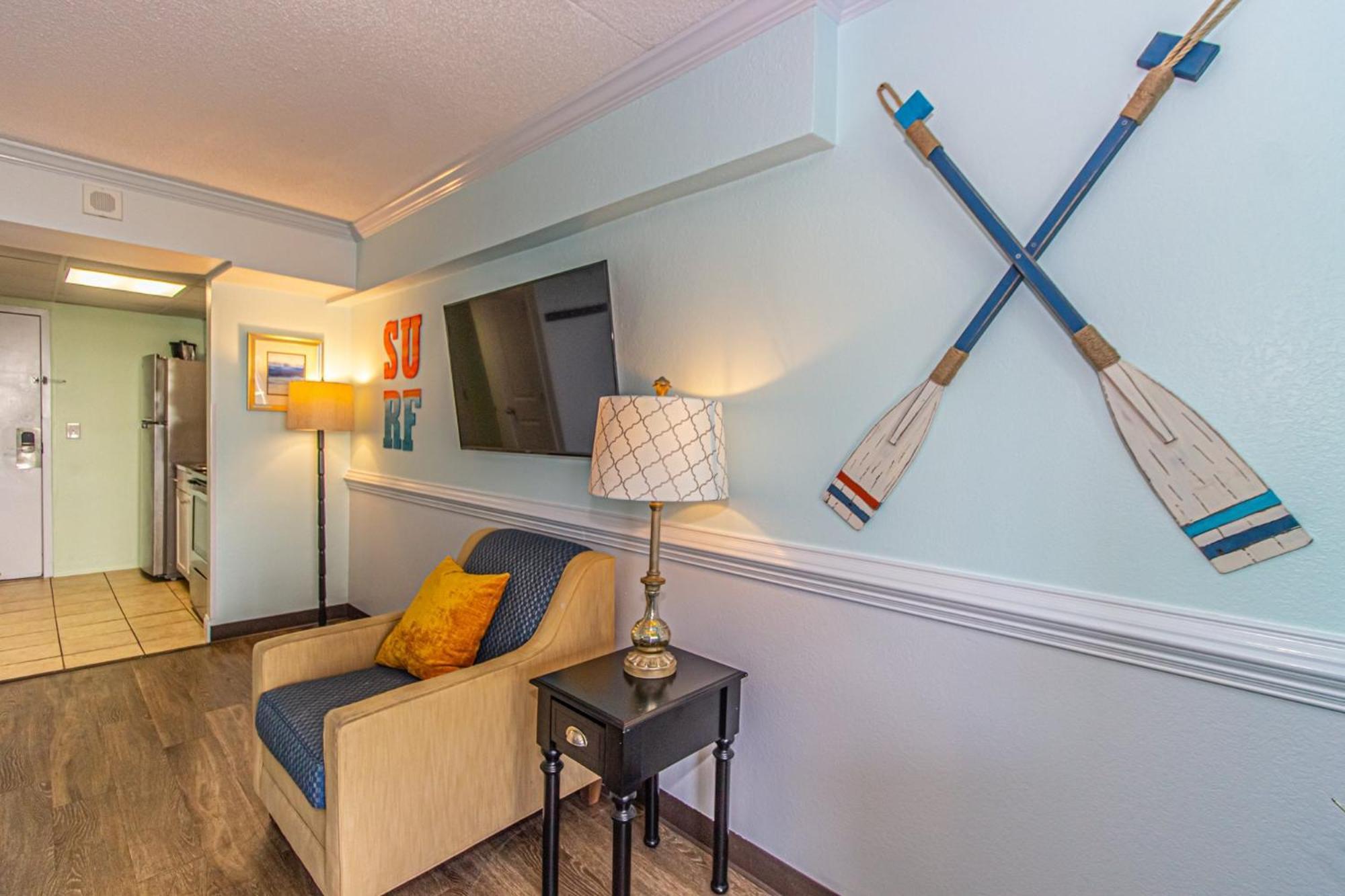 Oversized Ocean View Queen Suite With Beautiful Fireplace And Accents - Sleeps 4 Guests! マートルビーチ 部屋 写真