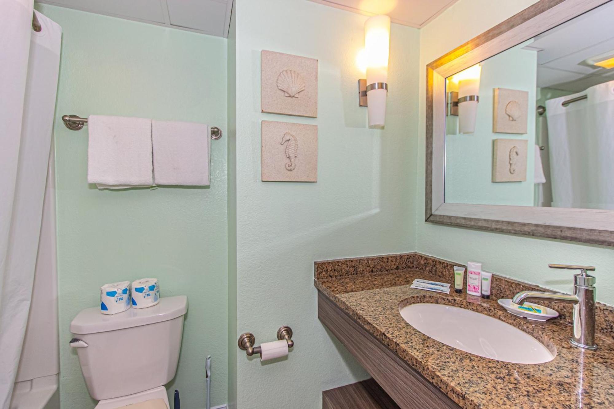 Oversized Ocean View Queen Suite With Beautiful Fireplace And Accents - Sleeps 4 Guests! マートルビーチ 部屋 写真